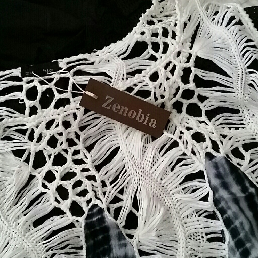 🎉HP🎉 Plus size sleeveless top - Picture 4 of 8